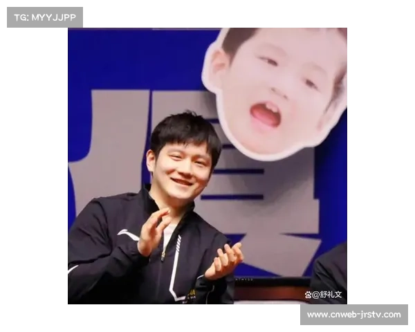 中国球迷携带樊振东童年照片热烈加油现场氛围感人至深