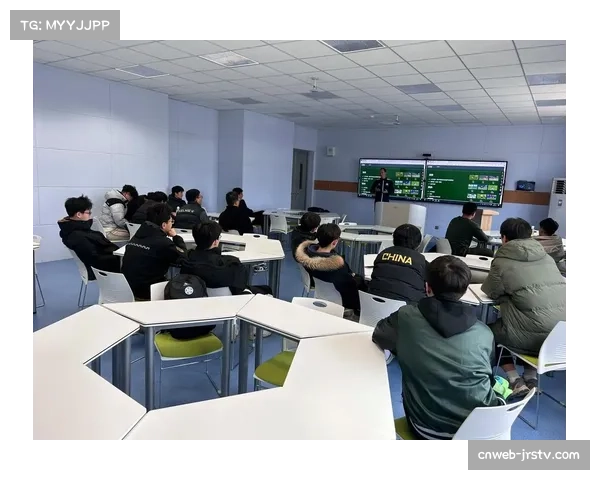 裁判委员会内部简报，强调对进攻中推人犯规的统一判罚尺度